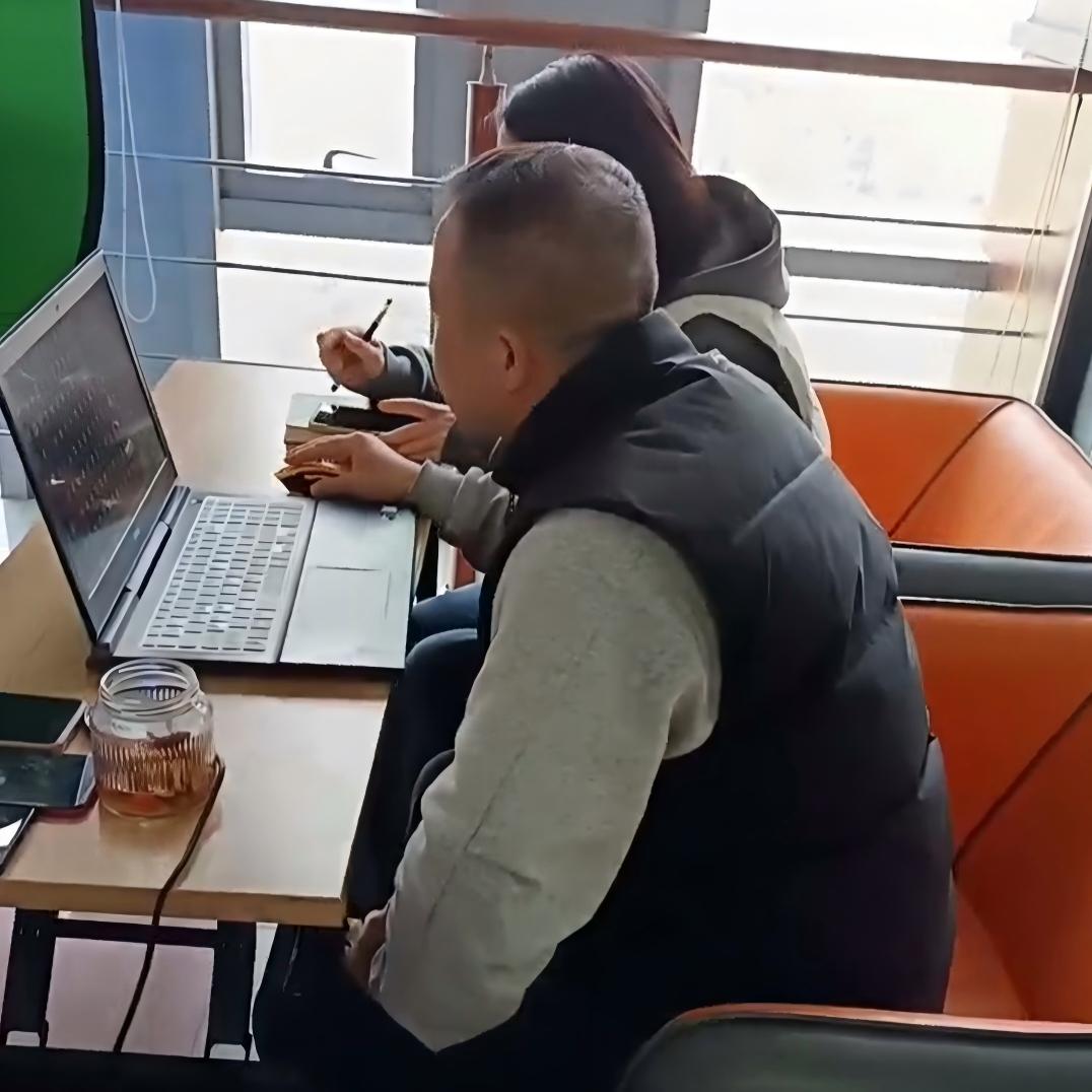  鄞州宁波奥凯网络 / 江西萍乡化工填料客户：三个阿里店铺一对一陪跑，一年拿下5000条精准询盘